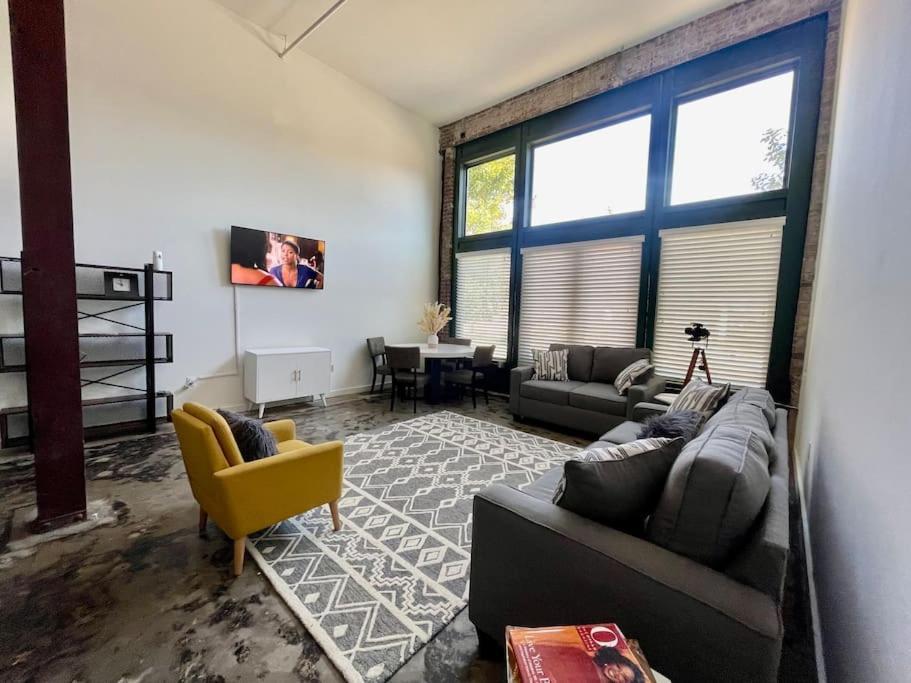 Luxury Industrial-Style Loft In Downtown Memphis Exterior photo